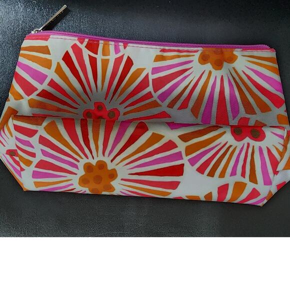 Clinique Flowerchild Cosmetic Bag 9.5 x 5.5 x 3 For on the go Beauty Touch Ups - Picture 1 of 4